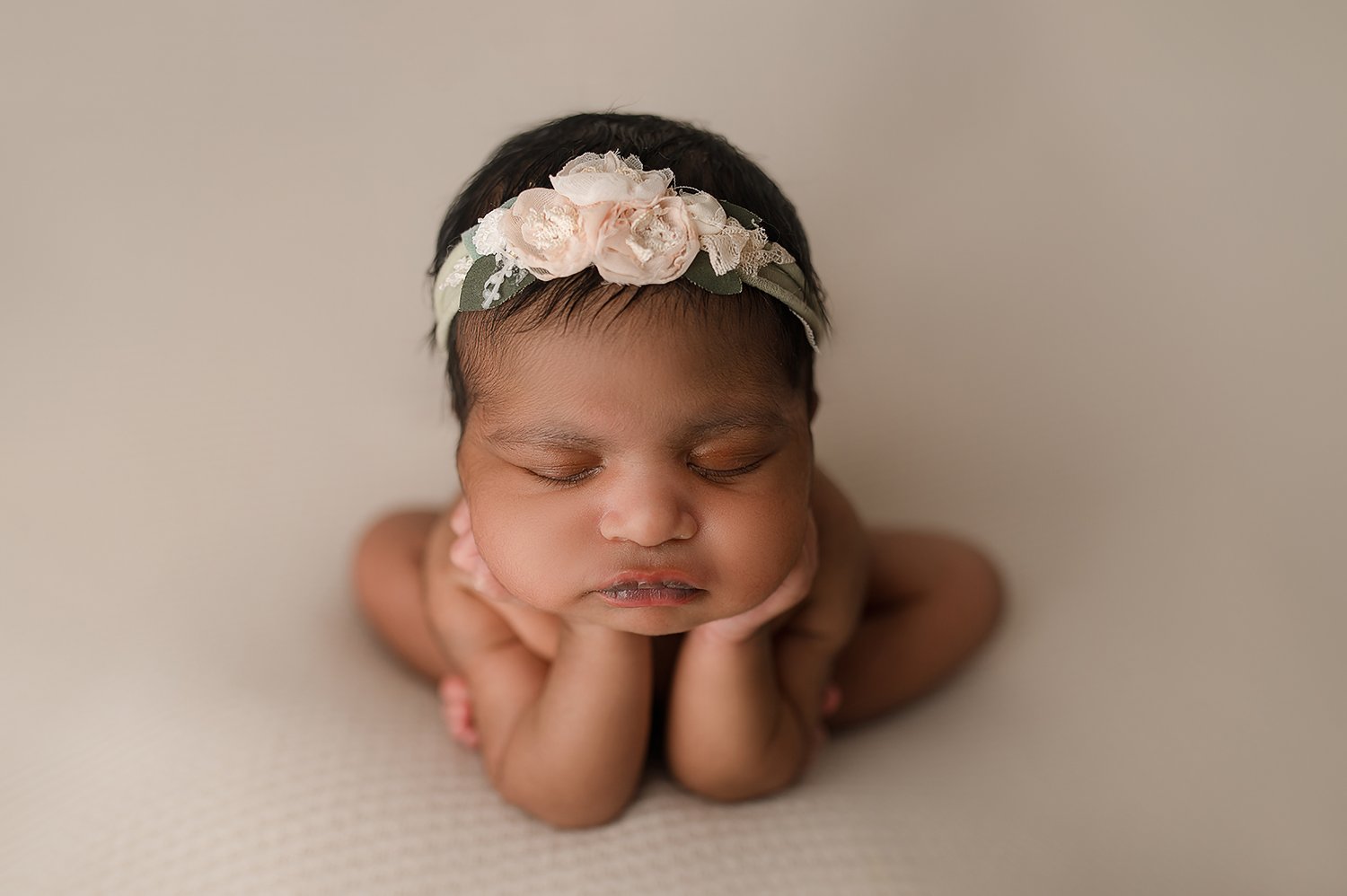 Jessica Fenfert Baltimore Maryland Newborn Photographer froggy pose