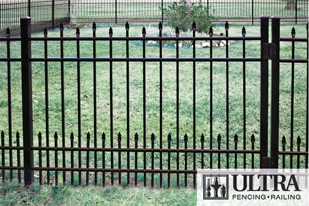 UAS-150 Staggered Spear Residential Fence with Puppy Pickets