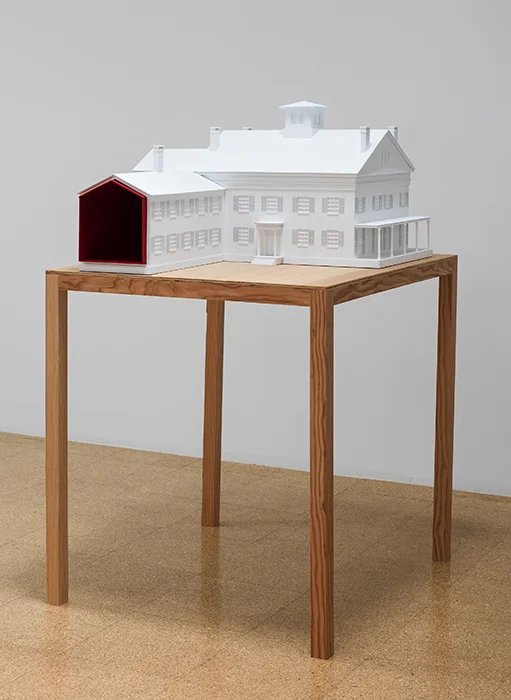 Monumento Emily Dickinson / Emily Dickinson Monument , 2012 Metacrilato, estireno, madera / Methacrylate, styrene, wood 128 x 75 x 80 cm