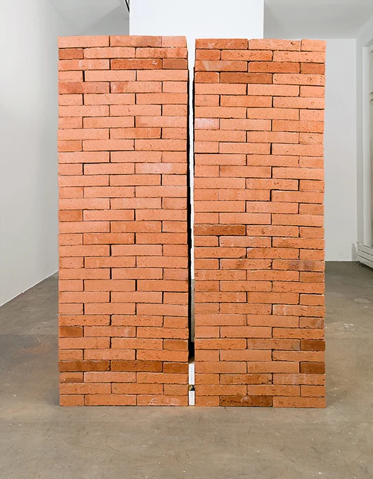 Du fond d’un naufrage , 2011 Ladrillos, edición de Poésies et autres textes de Stéphane Mallarmé / Bricks, edition of Poésies et autres textes by Stéphane Mallarmé 161 x 120 x 106 cm