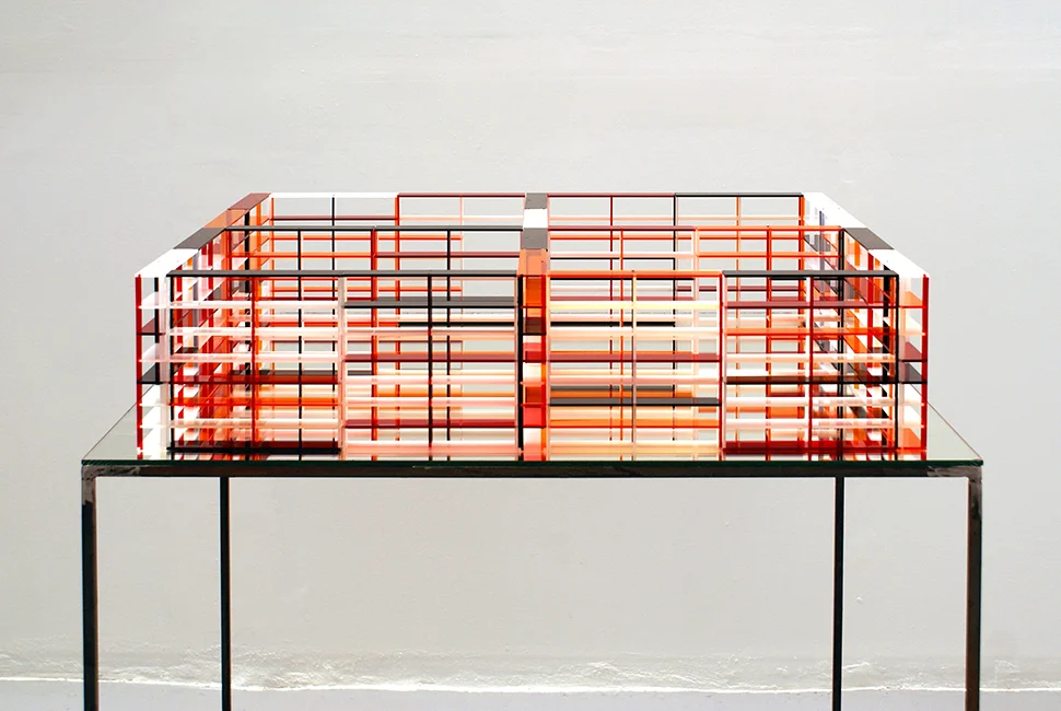 Proyecto para pabellon / Biblioteca abierta II / Project for Pavilion / Open Library II , 2011 Metacrilato, metal, espejo / Methacrylate, metal, mirror 91 x 82 x 91 cm (base), 19 x 80 x 70 cm (model / modelo)