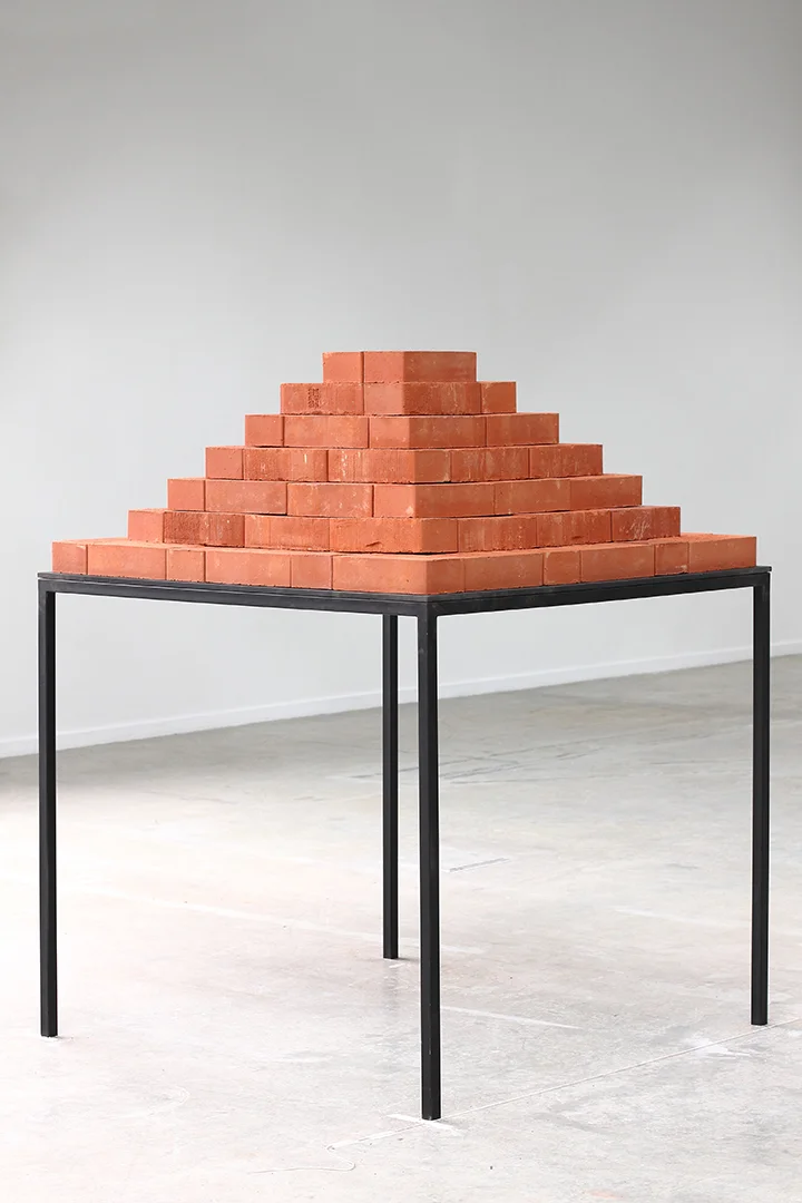Posibilidad espacial II. Una pirámide / Space Possibility II. A Pyramid , 2015 Ladrillos, pintura, metal, cristal templado / Bricks, paint, metal, tempered glass 120 x 100 x 100 cm
