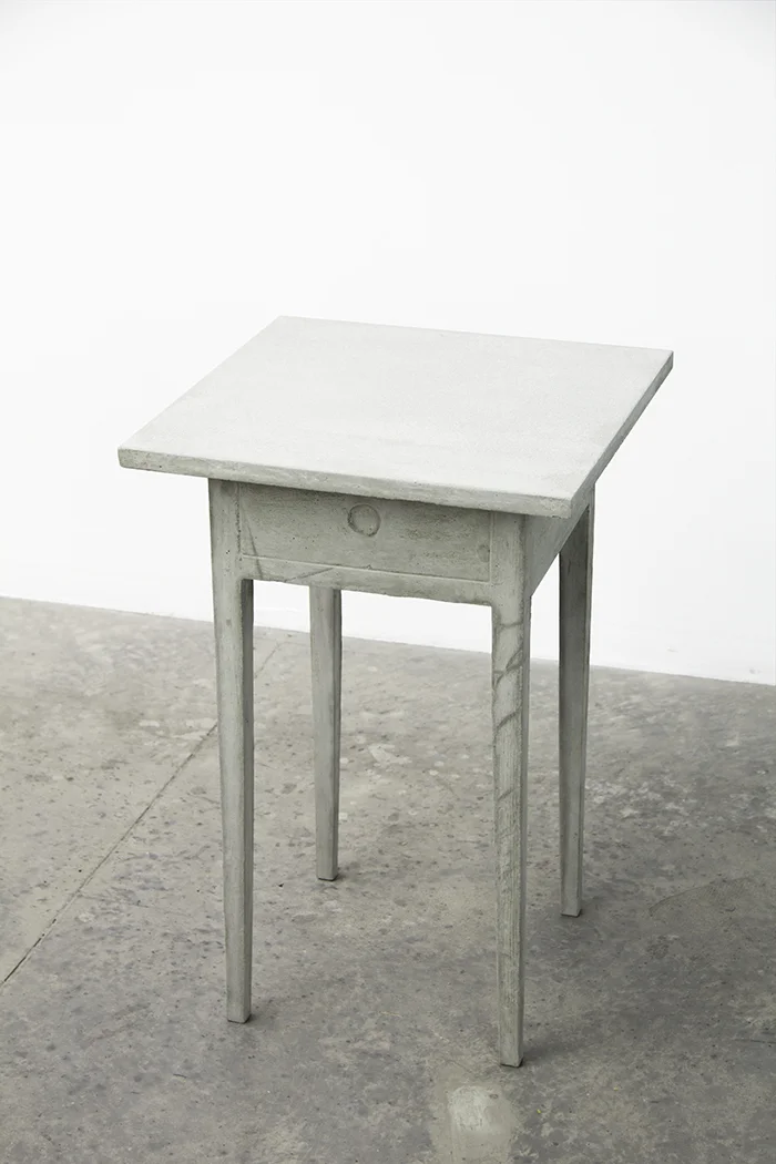 Escritorio de Emily Dickinson / Emily Dickinson's Writing Desk , 2016 Concreto / Concrete 66 x 46 x 46 cm