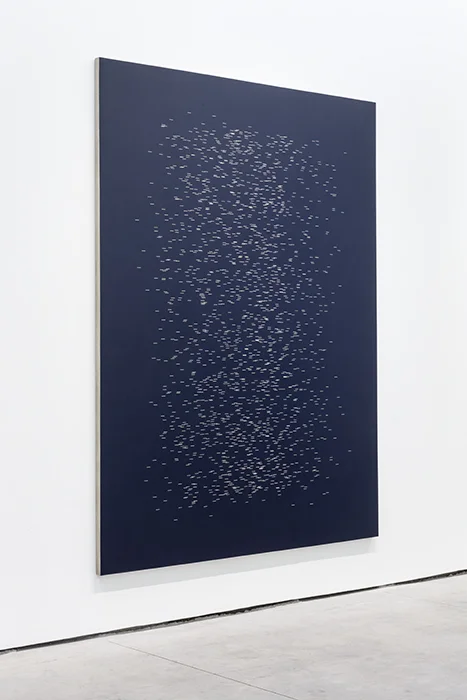 Todos los guiones de Dickinson IV (Poemas 392-530) / All of Dickinson's Hyphens IV (Poems 392-530) , 2016 Acrílico sobre lino / Acrylic on linen 320 x 240 cm *De manera atípica para su tiempo, Emily Dickinson utilizaba frecuentemente guiones con los que reemplazaba la puntuación regular. Para la construcción de estas pinturas se utilizaron los guiones de toda su escritura, divididos en seis paneles. La paleta de colores proviene de diferentes ediciones de sus libros / Atypically for her time, Emily Dickinson frequently used hyphens which replaced the regular punctuation. For the construction of these paintings all such hyphens are used based on her writing and they are divided into six panels. The color palette comes from different editions of his books. 