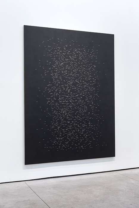    Todos los guiones de Dickinson II (Poemas 117-269)&nbsp;  /  &nbsp;All of Dickinson's Dashes II (Poems 117-269)  , 2016  Acrílico sobre lino / Acrylic on linen  320 x 240 cm  *De manera atípica para su tiempo, Emily Dickinson utilizaba frecuenteme