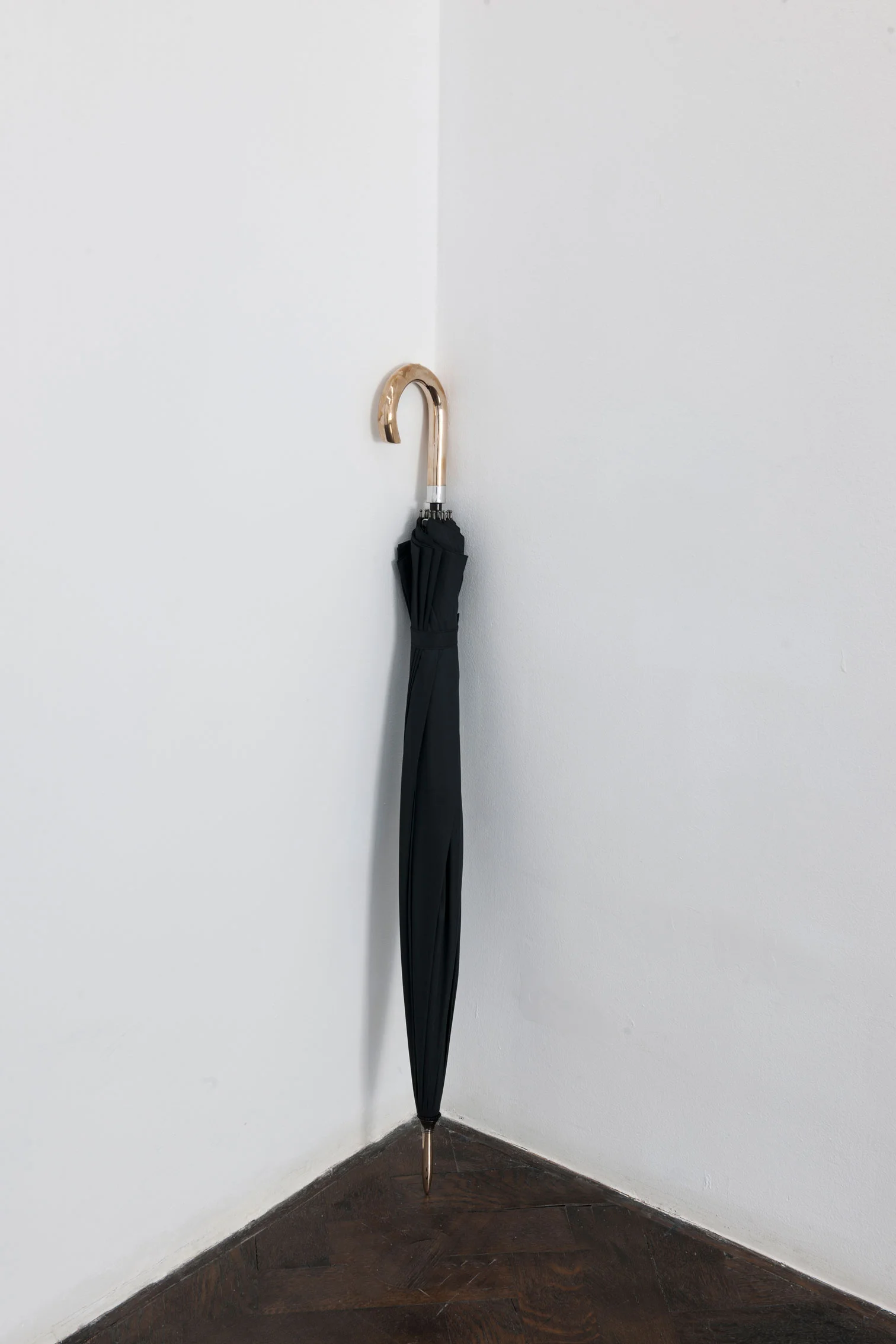 La sombrilla de Apollinaire (negra) / Apollinaire's Umbrella (Black), 2017 Bronce, metal, tela / Bronze, metal, fabric 96 x 10,5 x 6,5 cm