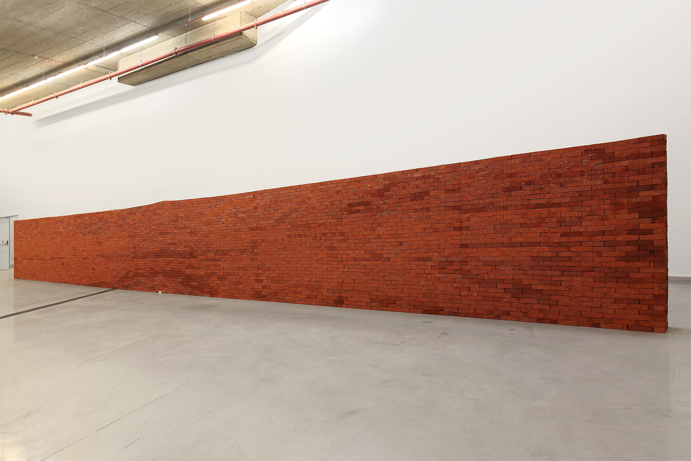    El castillo   /   The Castle  , 2007  Ladrillos, edición de  El castillo  de Franz Kafka / Bricks, edition of Franz Kafka’s  The Castle   2300 x 175 x 40 cm  Vista de la instalación en la exposición After Babel, Annex M, Athens, 2018 / Installatio