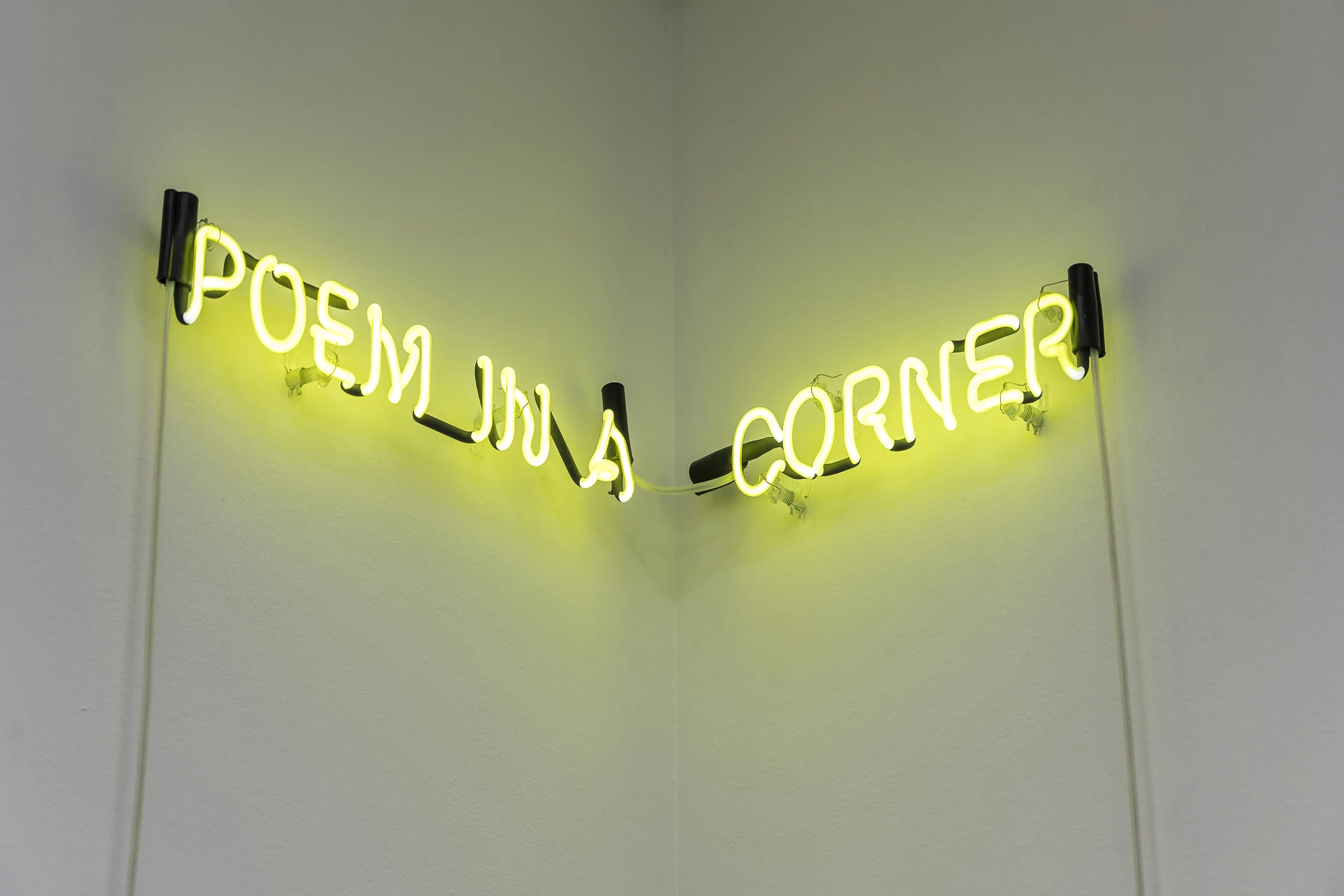 Poem in a Corner , 2019 Neón / Neon 2 piezas de 46.5 x 6.5 cm y 34.5 x 6.5 cm / 2 pieces of 46.5 x 6.5 cm and 34.5 x 6.5 cm