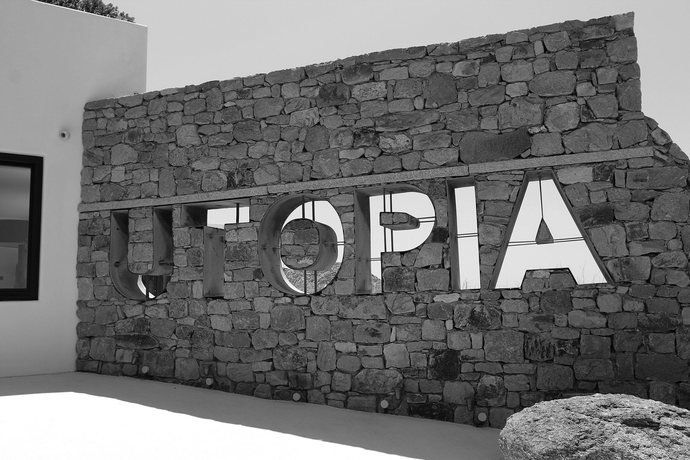  Still   Querido Thomas, te escribo desde Utopía / Dear Thomas, I'm Writing from Utopia , 2017 - 2020  Video monocanal en blanco y negro / Black and White single channel video  11'30 