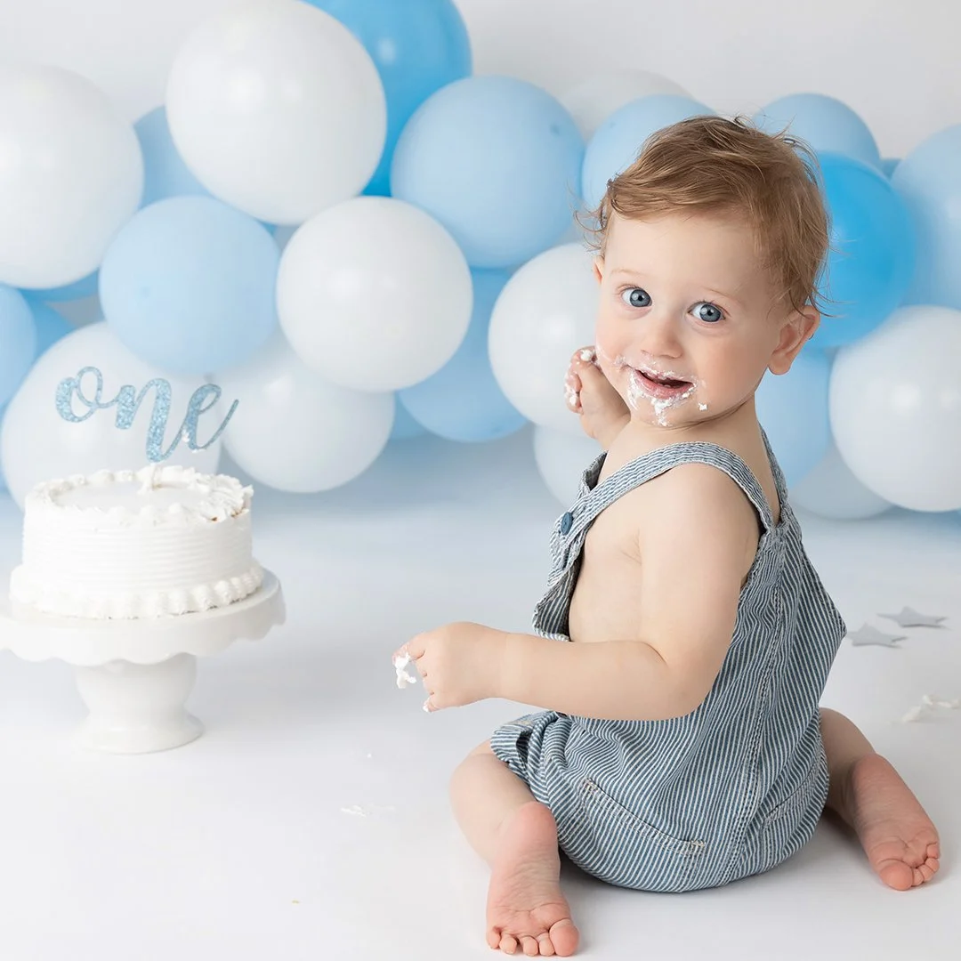 cake smash lt blue1.jpg