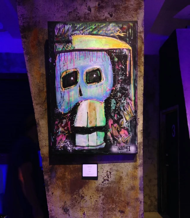 Skull Knife black light