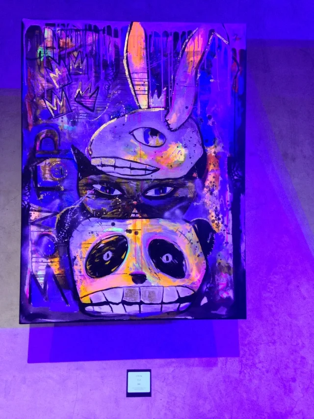 3 on top black light