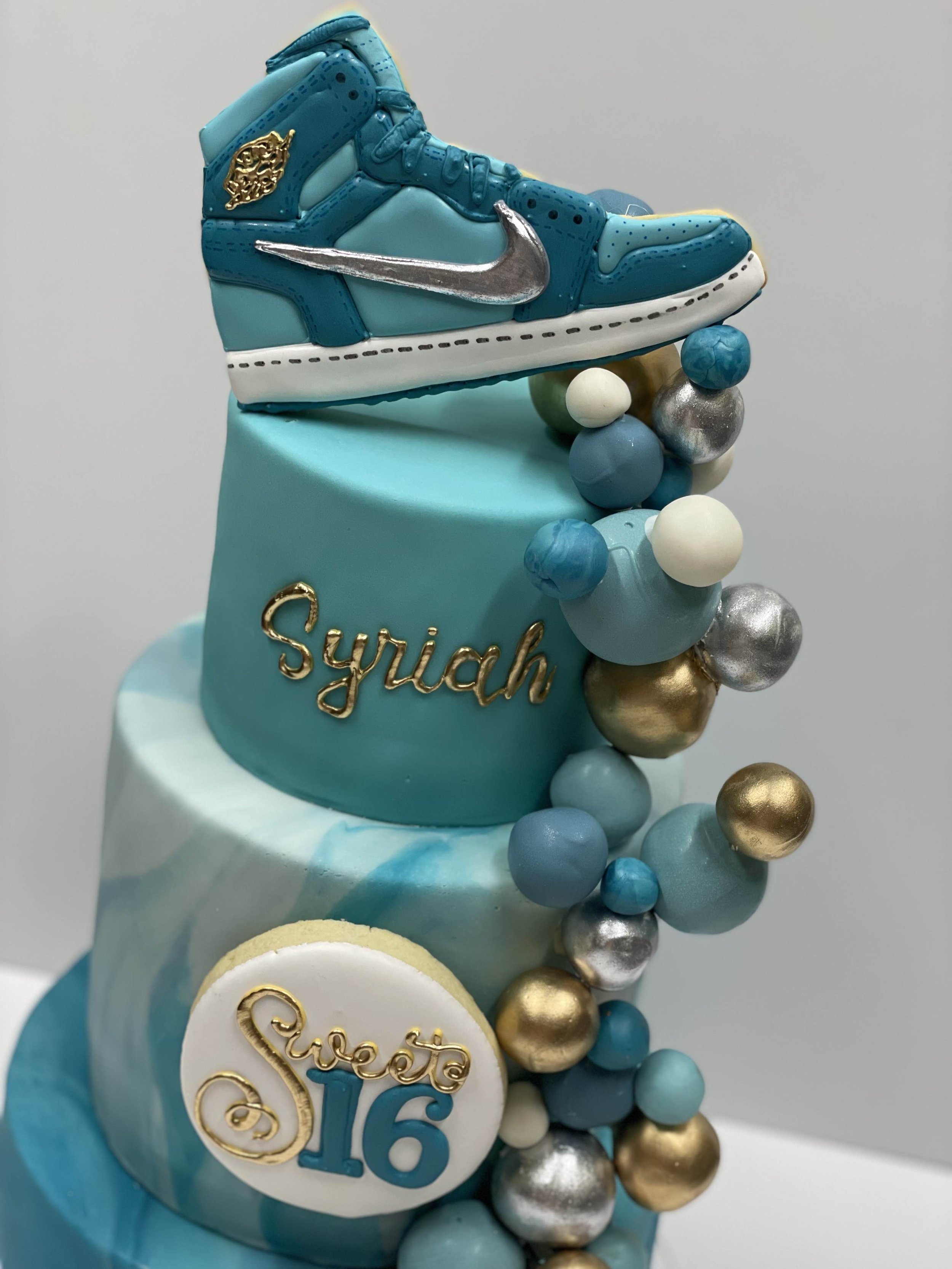 Cakeitecture Bakery custom 230612.jpg