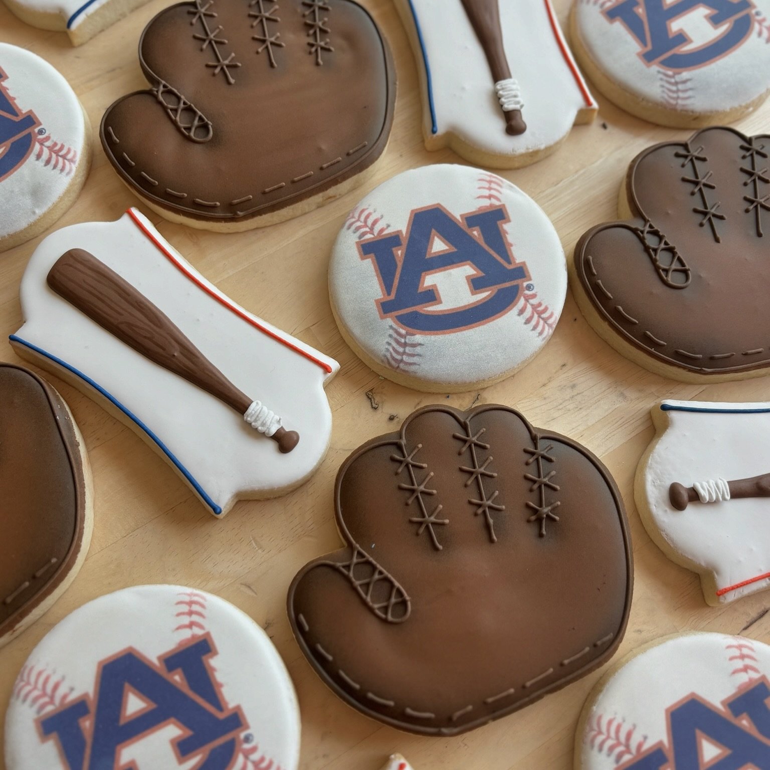 Batter Up! These cookies are sweeter than a home run ⚾️🍪 #cakeitecture #auburn #aubie #cookies #baseball