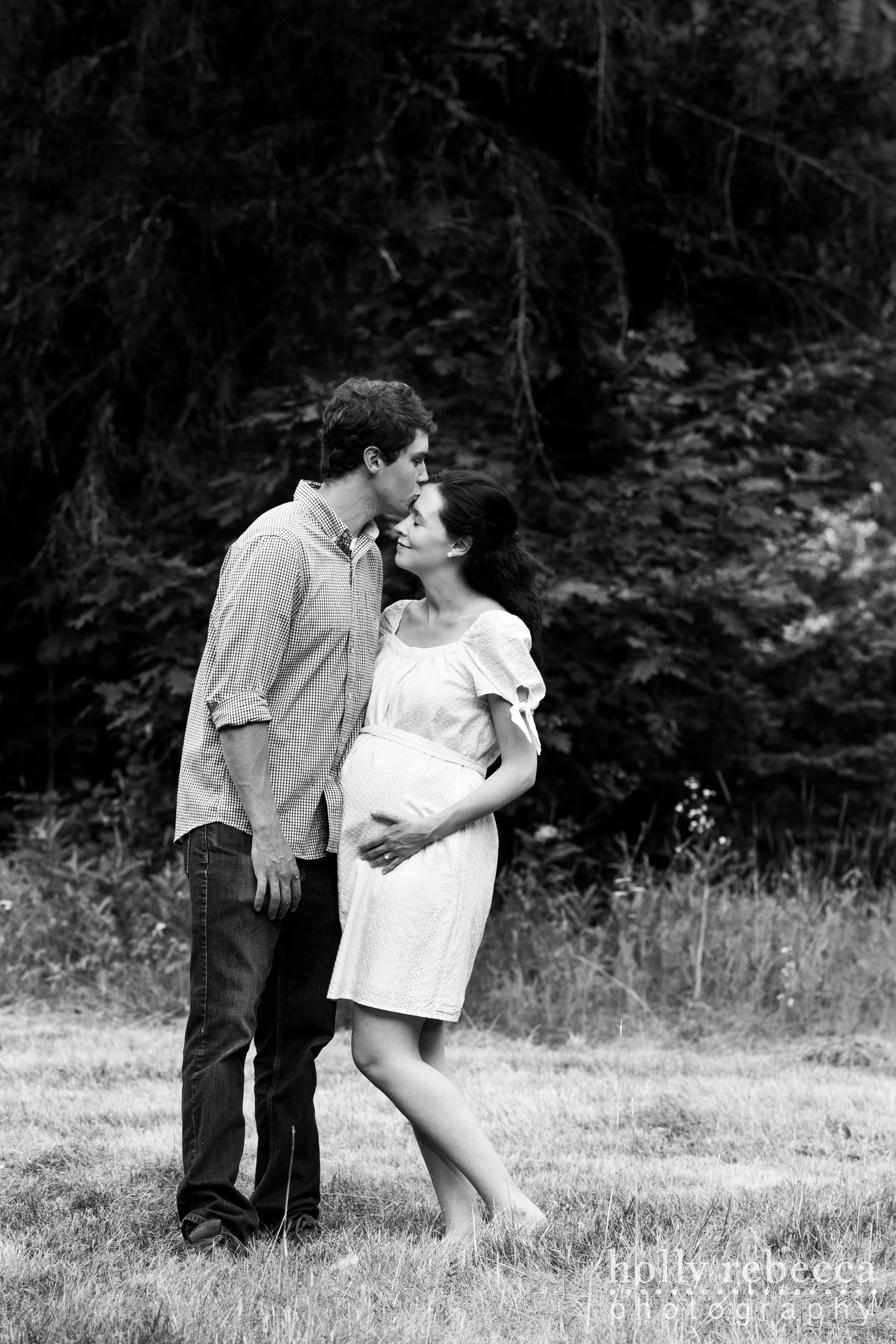 Husband kissing pregnant wife on forehead