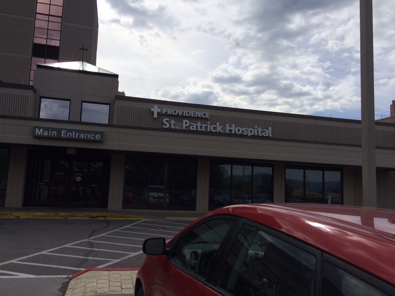 Somehow I didn't get any photos of the x-rays of my collar bone. All I have is a pic of the outside of the hospital.