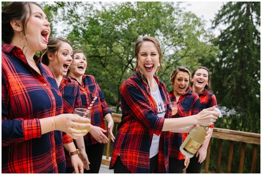 urban-row-photo-fun-bridesmaids-champagne_0002.jpg