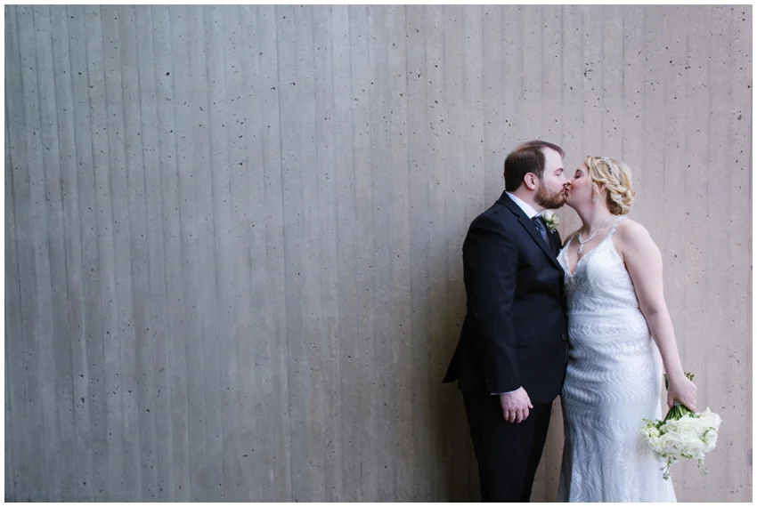 urban-row-photo-baltimore-inner-harbor-wedding_0007.jpg