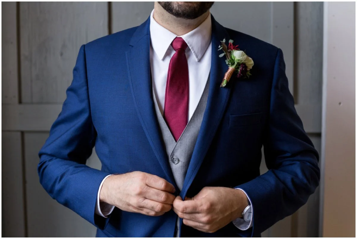 urban-row-photography-navy-groom-suit_0028.jpg