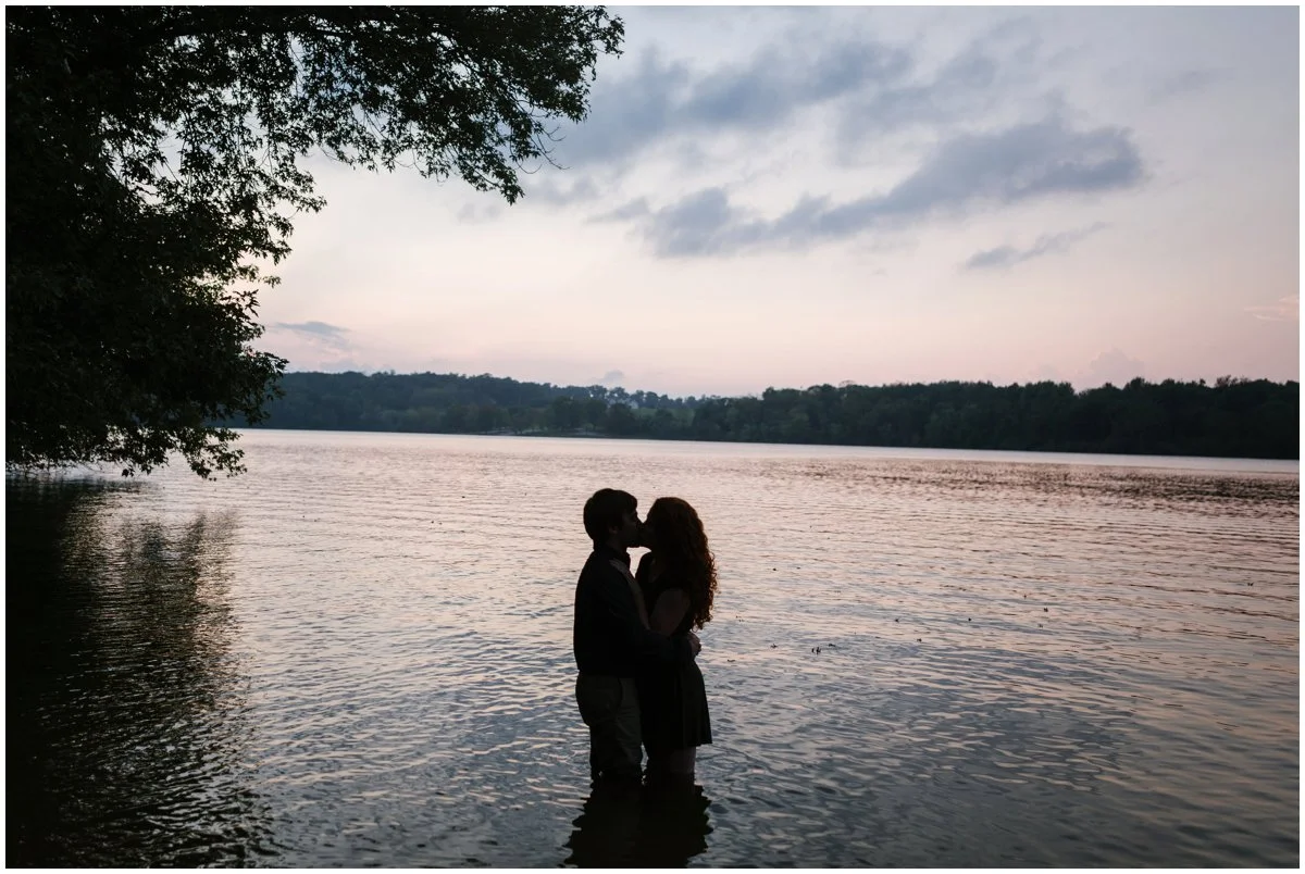 urban-row-photography-waterfront-engagement_0014.jpg