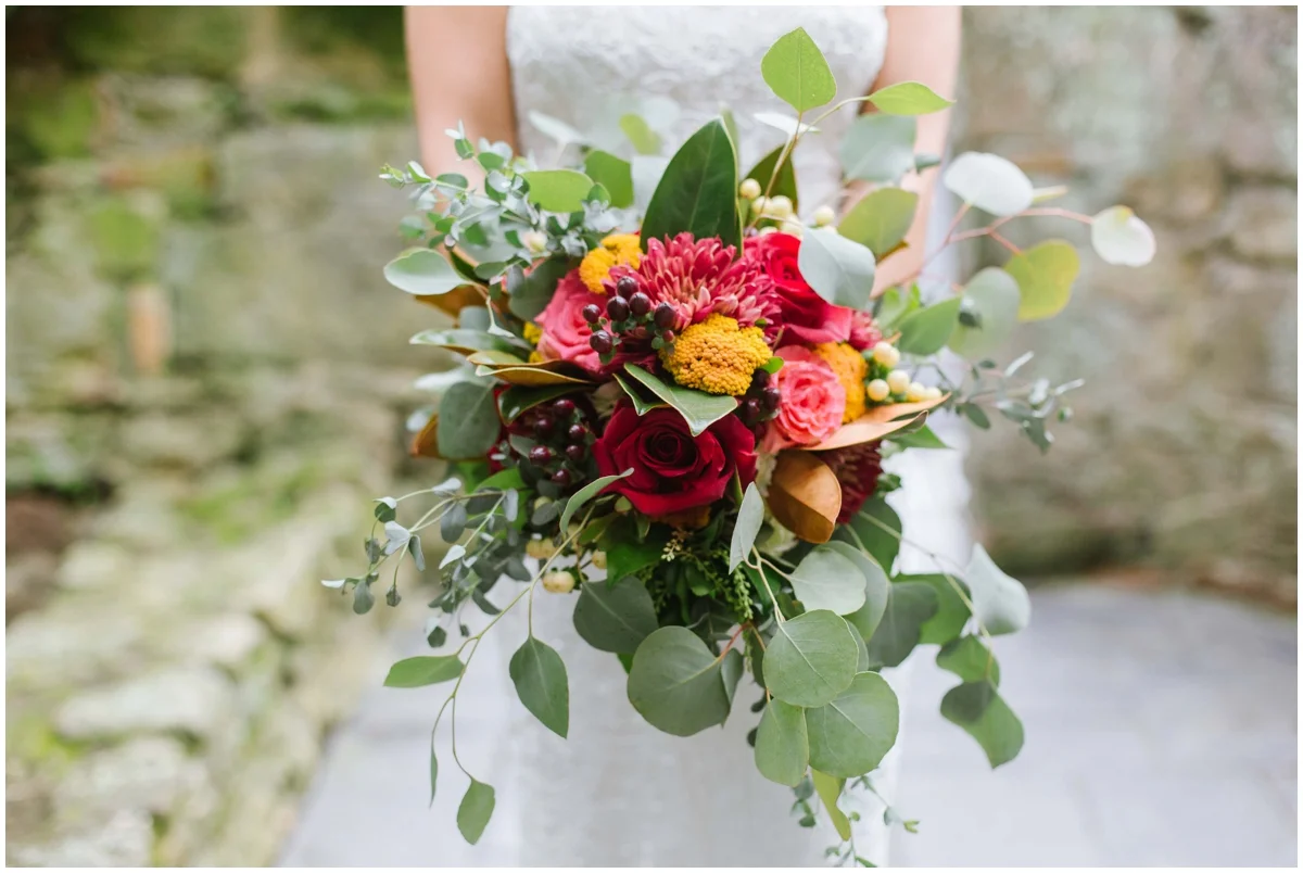 urban-row-photo-fall-bouquet-holly-hedge-estate-wedding_0003.jpg