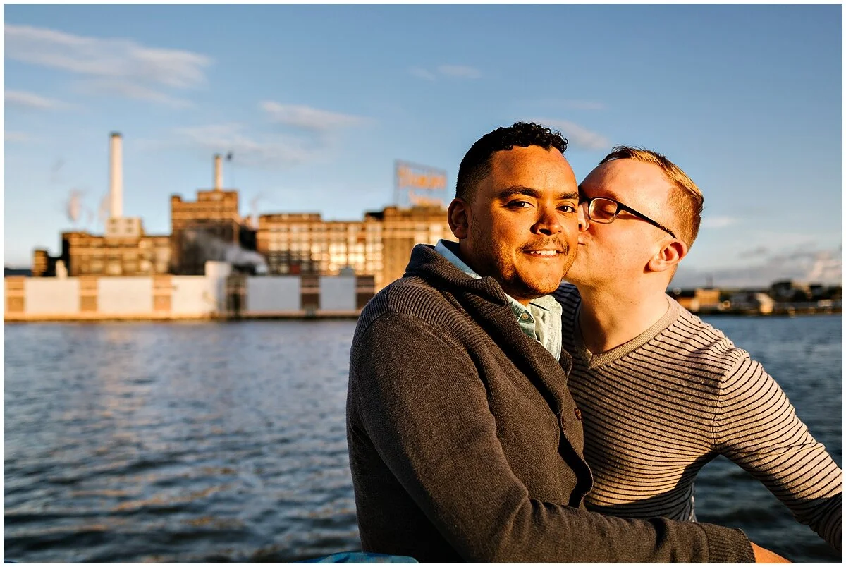 urban-row-photo-baltimore-engagement-by-boat_0040.jpg