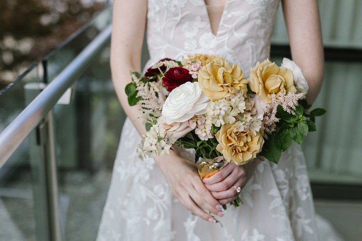 urban-row-photo-romantic-mustard-ivory-bridal-bouquet_0010.jpg