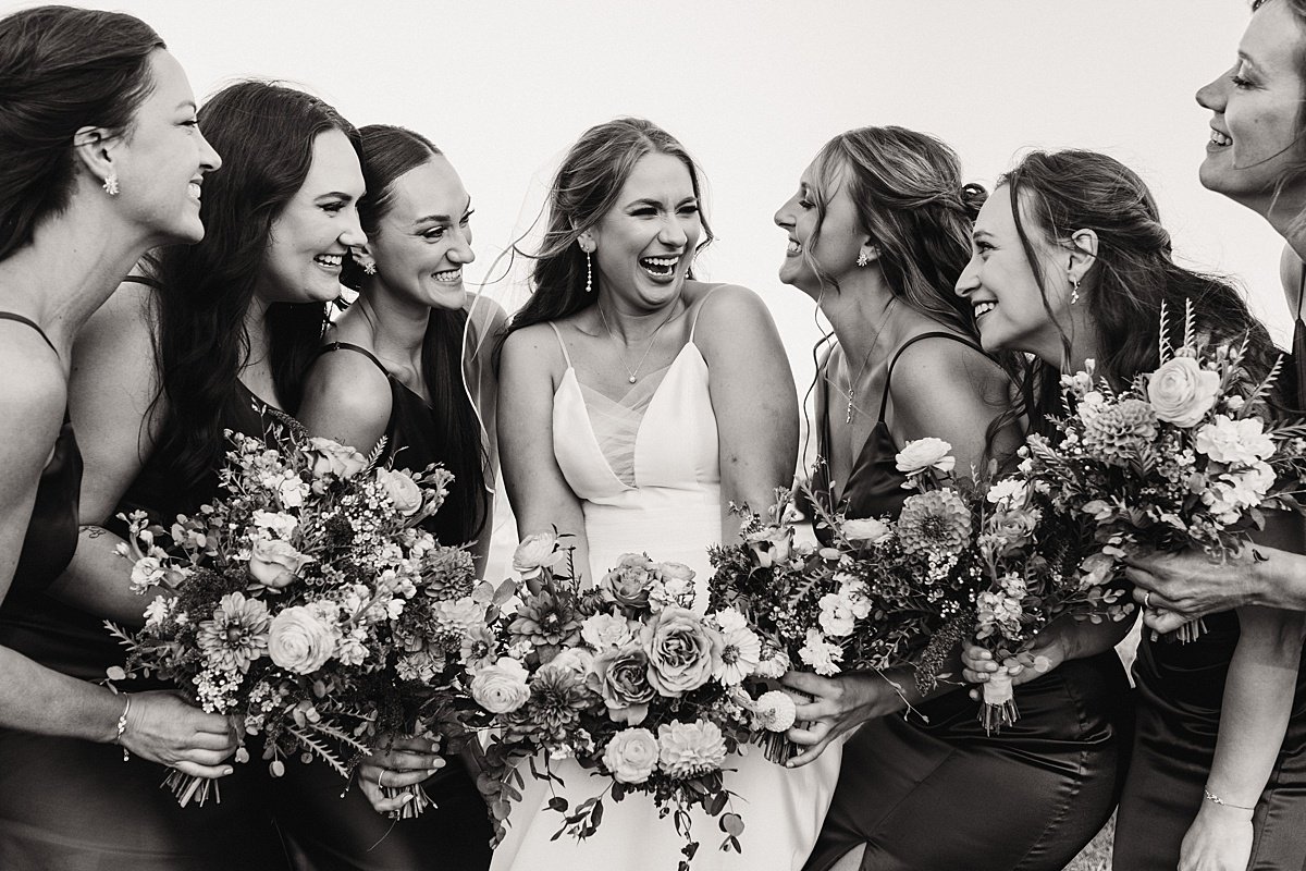 urban-row-photo-wyndridge-farm-bridesmaids-laughing_0042.jpg