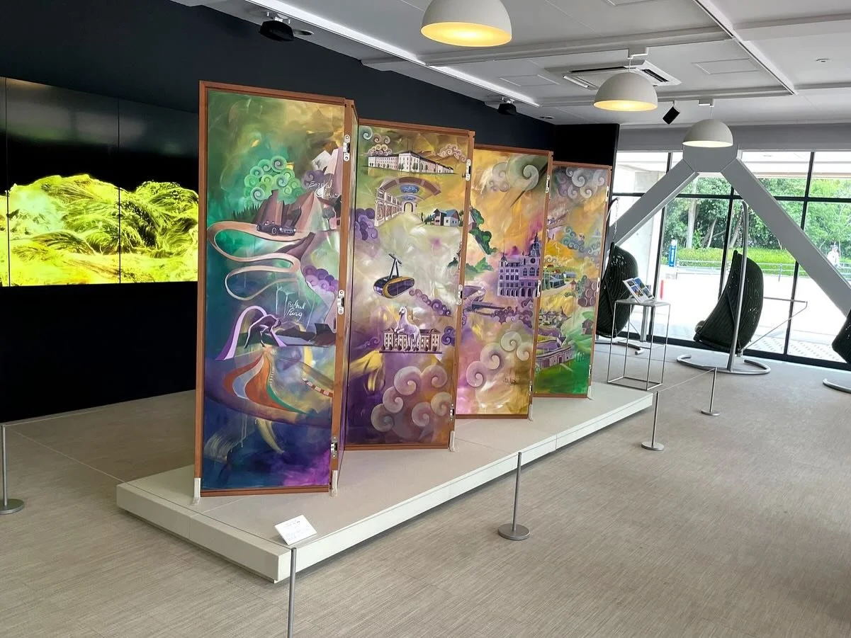 🌟 An unforgettable moment in Japan! 🇯🇵✨

I had the incredible honor of officially presenting my artsy Styria Folding Screen to the Osaka University of Arts - a symbolic artistic bridge between Austria and Japan for Expo 2025! 🎨🖌- NOW exhibited a