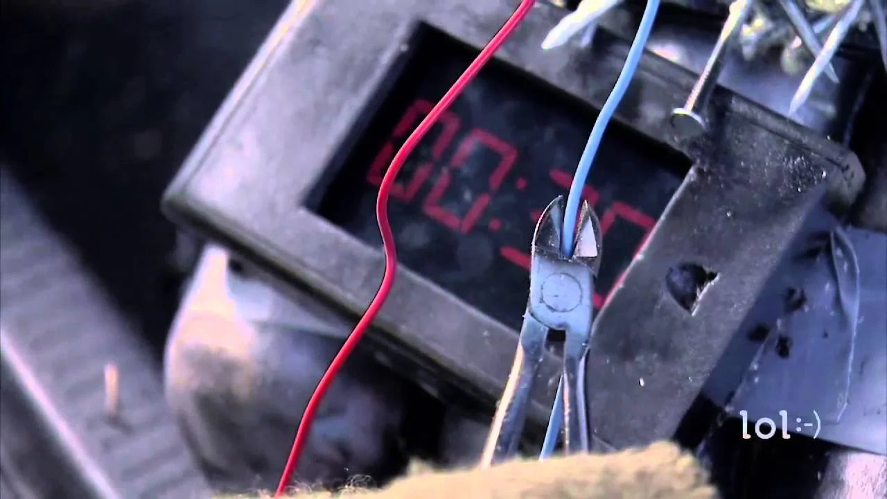 Stupid Bomb Diposal Video Screen Shot.jpg