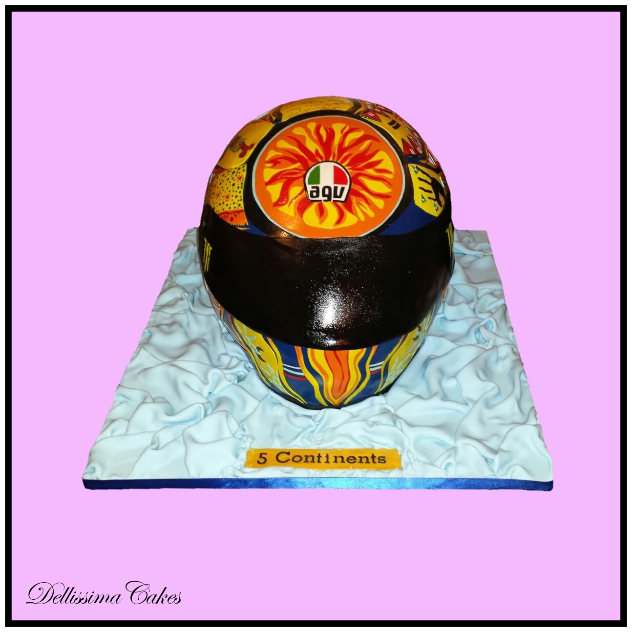 Valentino Rossi Helmet Cake 5-Continents 1.jpg