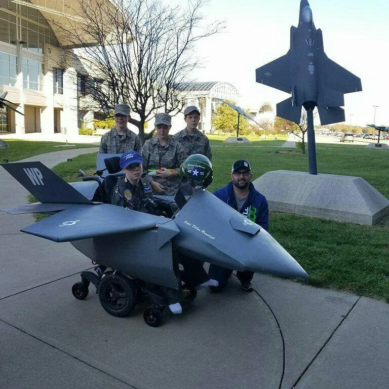 Pilot and ground crew.jpeg