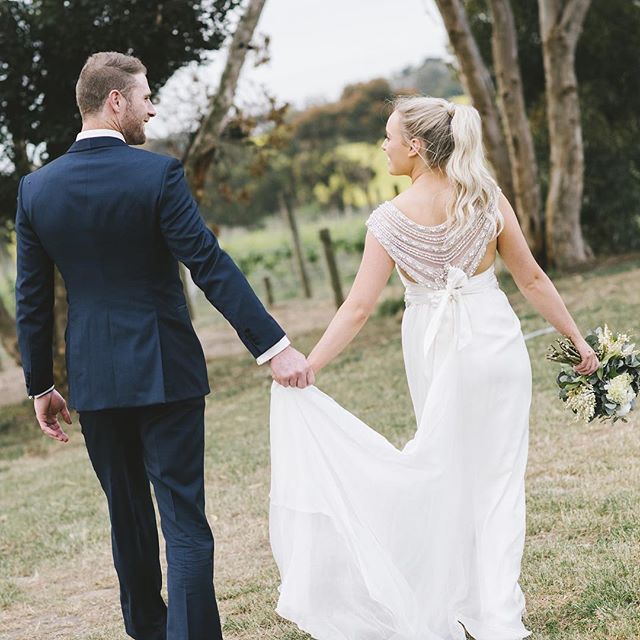 Love the back detail of Carly's @annacampbellbridal wedding dress! #annacampbell #annacampbellbridal #bellarinewedding #winerywedding