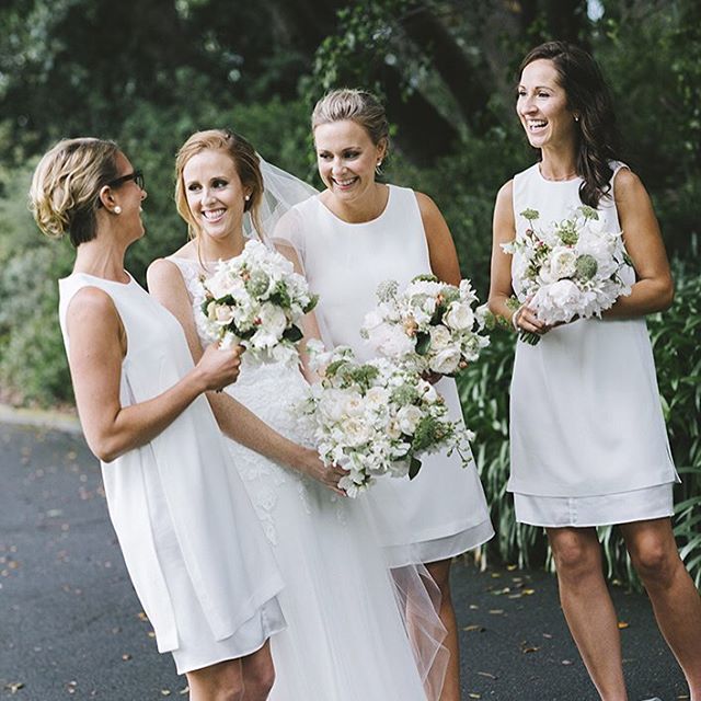 Amanda and her beautiful bridesmaids. Florals by @thestudiobyfleur