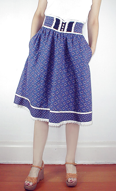 navygunneskirtbuttonback1.png