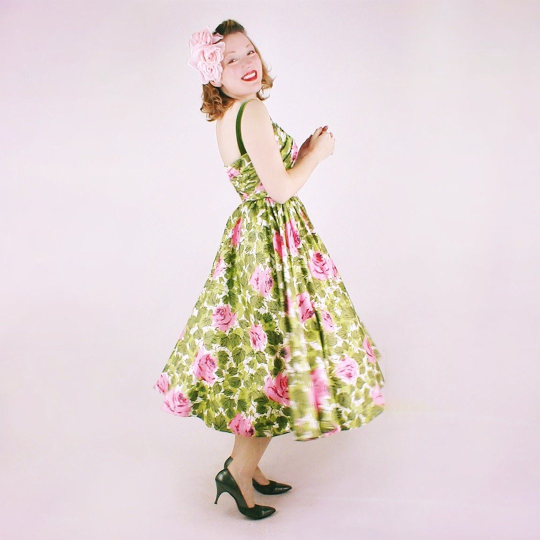 It's the day of Green for #thevintagefashionchallenge, and so here is green with PINK! What a magical dress this was ...it felt like wearing a rose garden.