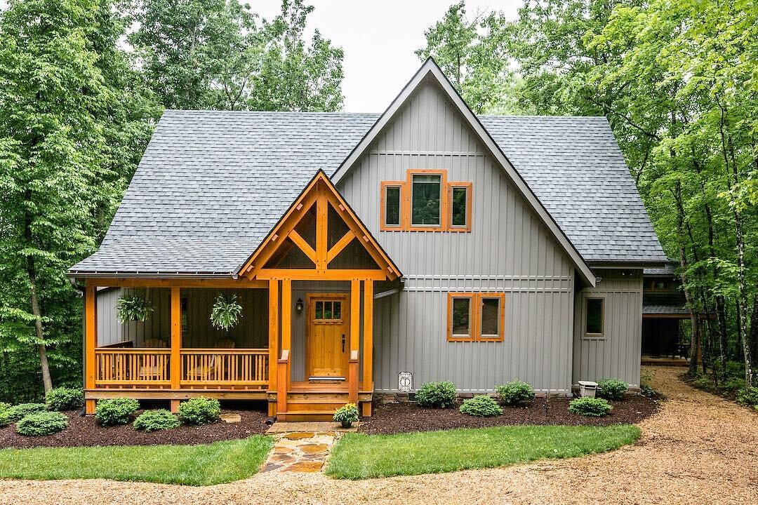 Images this good don't happen by accident. Tips on preparing your exterior for a photoshoot in our bio! #realestatephotography #photography #professionalphotography #exteriors #exteriorphotography #cottage #realestatemarketing #marketing #visualmarke