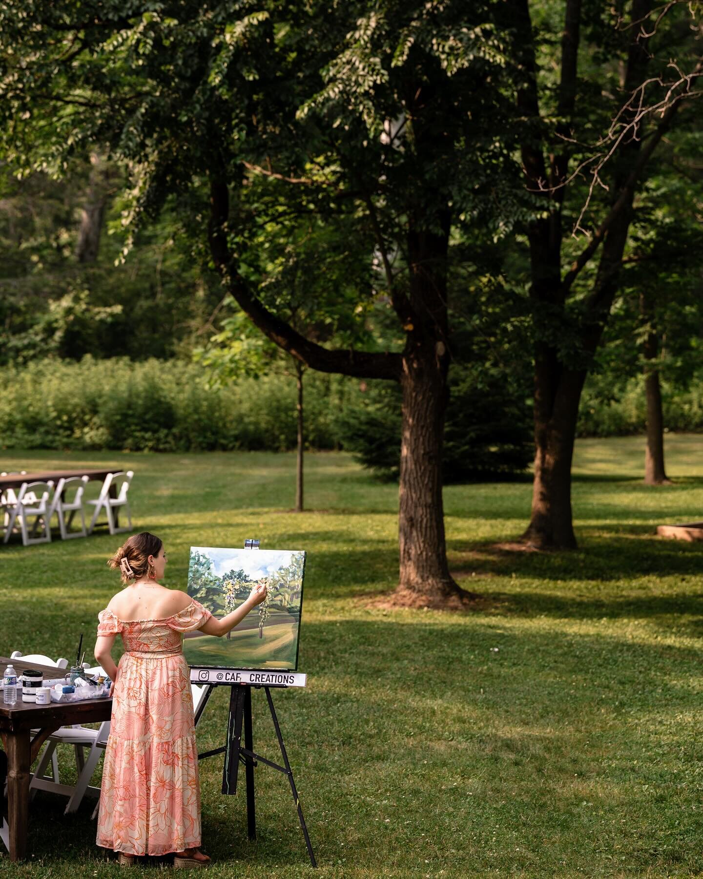 @vitabellaweddingphotography capturing me in my happy place 🥰🥹

Live wedding painting is an elegant, unique addition to your ceremony, cocktail hour, or reception ❤️ And you walk away with a timeless, custom painting to enjoy for generations to com