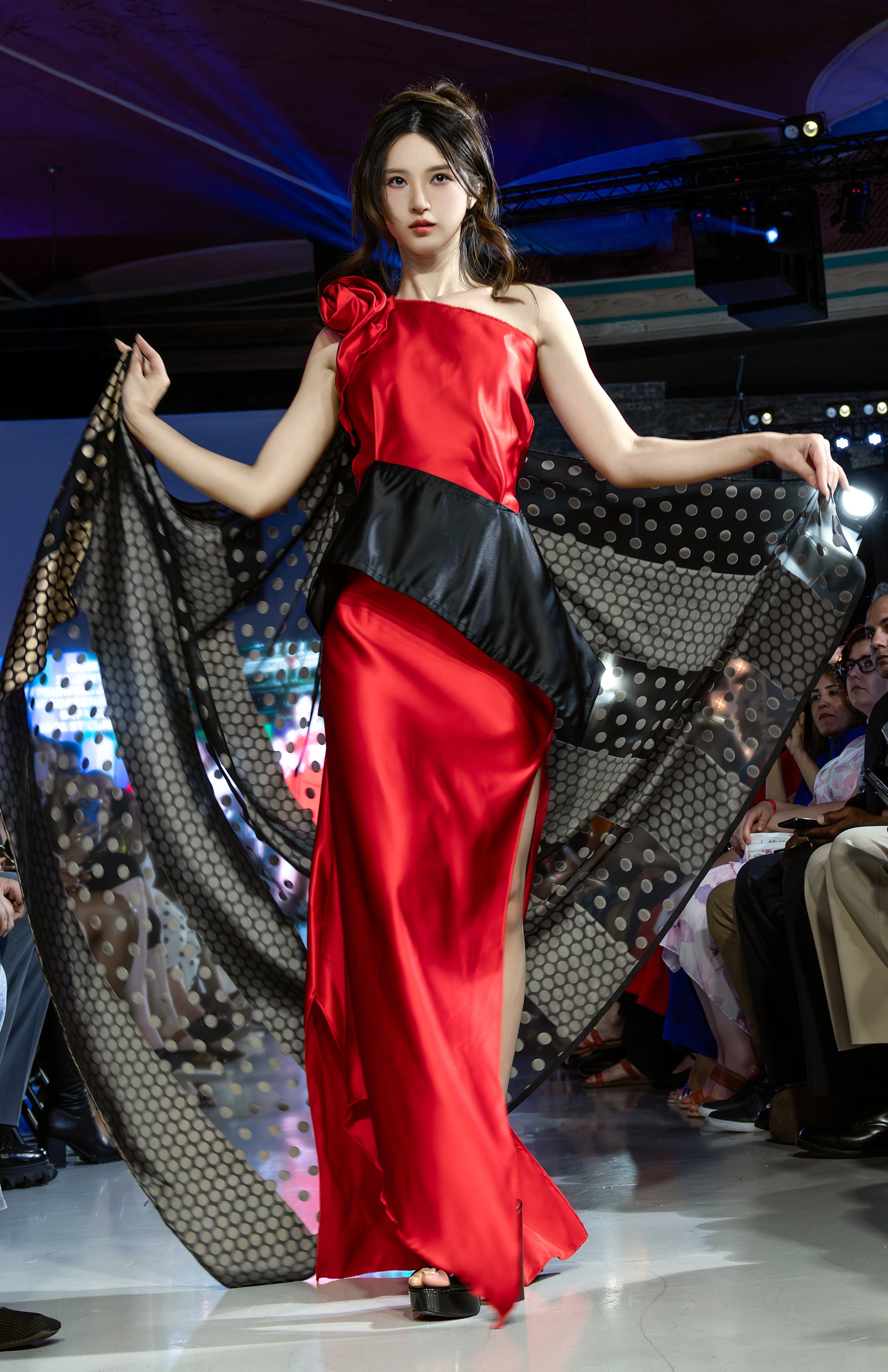 Runway.to / Designer Jansu Jan / @jansu8080