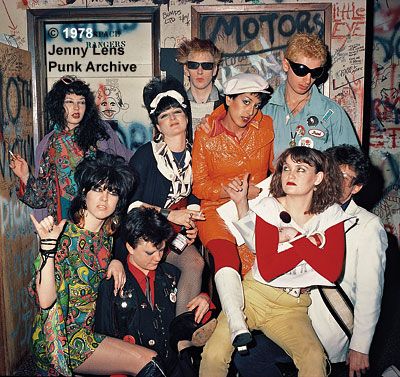 Blackettes backstage at the Whisky, photo by Jenny Lens. Connie in the center, in black and white with beehive hairdo.