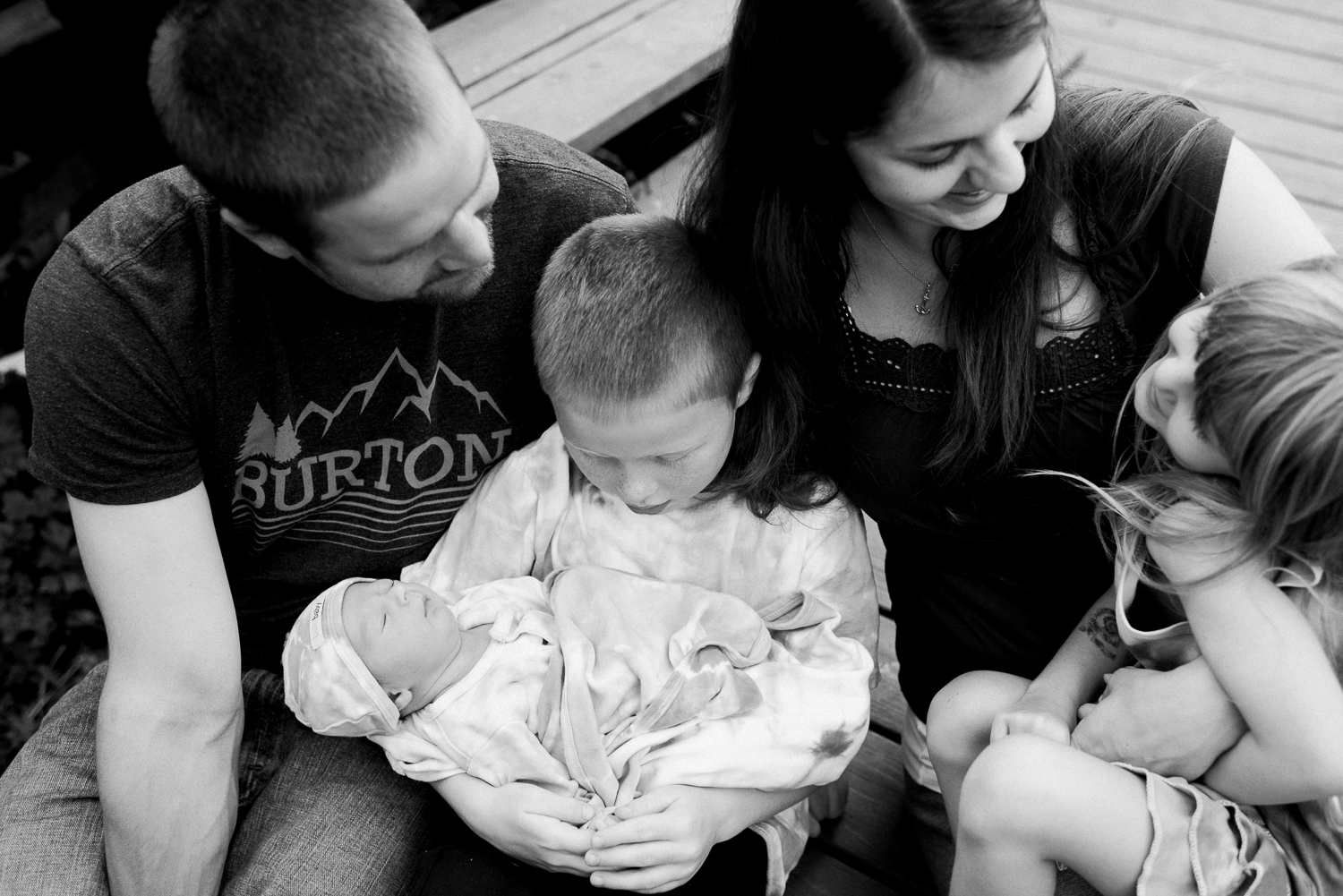 newborn-family-home-session-alaska_14.jpg