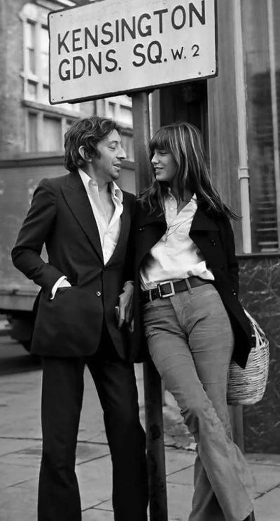 Jane Birkin su Serge Gainsbourg. Šiaip tai Jane, iki garsiosios rankinės sukūrimo, pavadintos jos garbei, nesiskyrė su savo pintu krepšiu. 