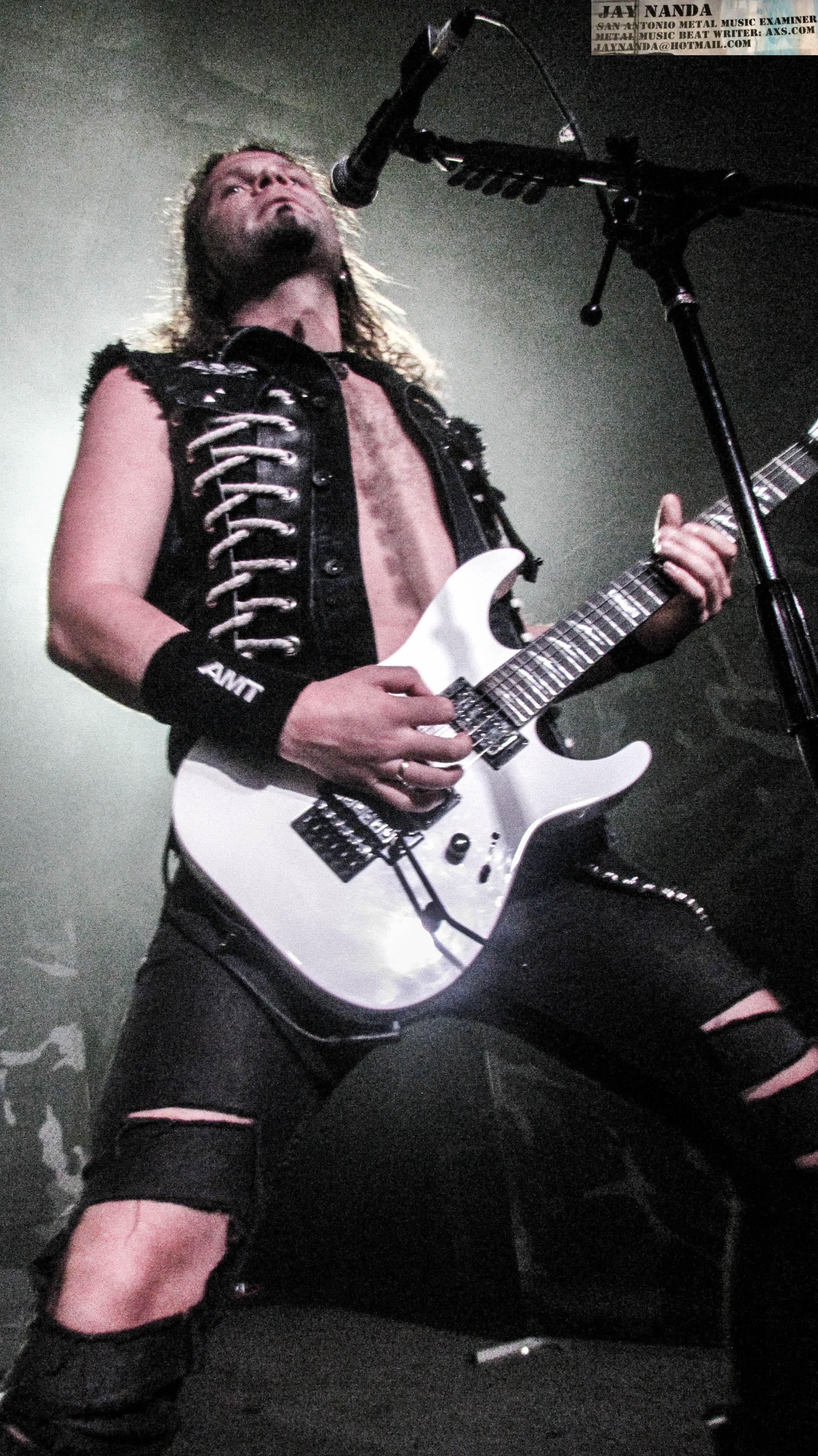 A statuesque Smirnov rocks out.