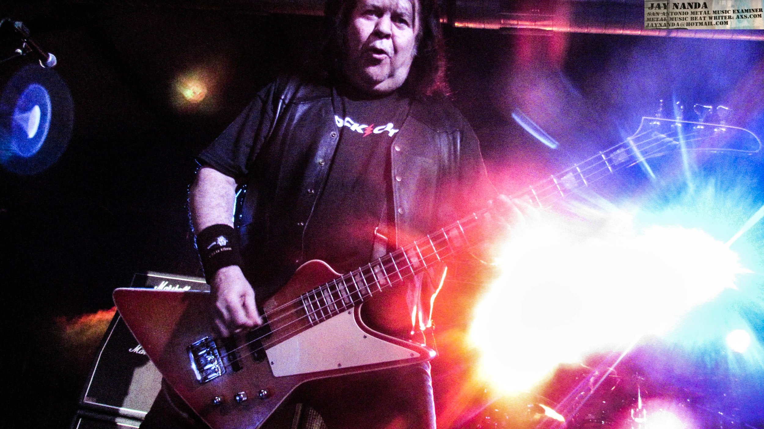 Chris Glen oozed fun and humor throughout the show on bass.