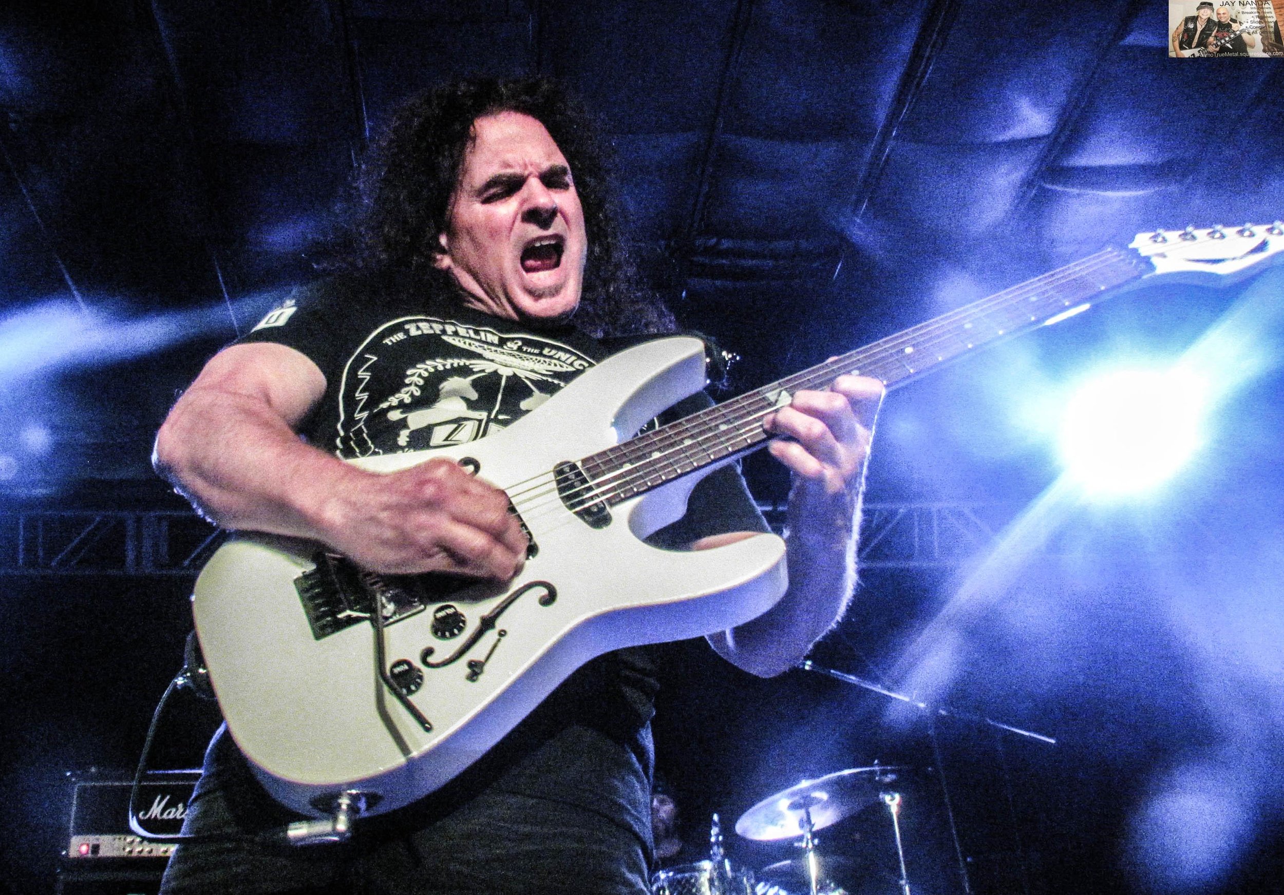 VINNIE MOORE