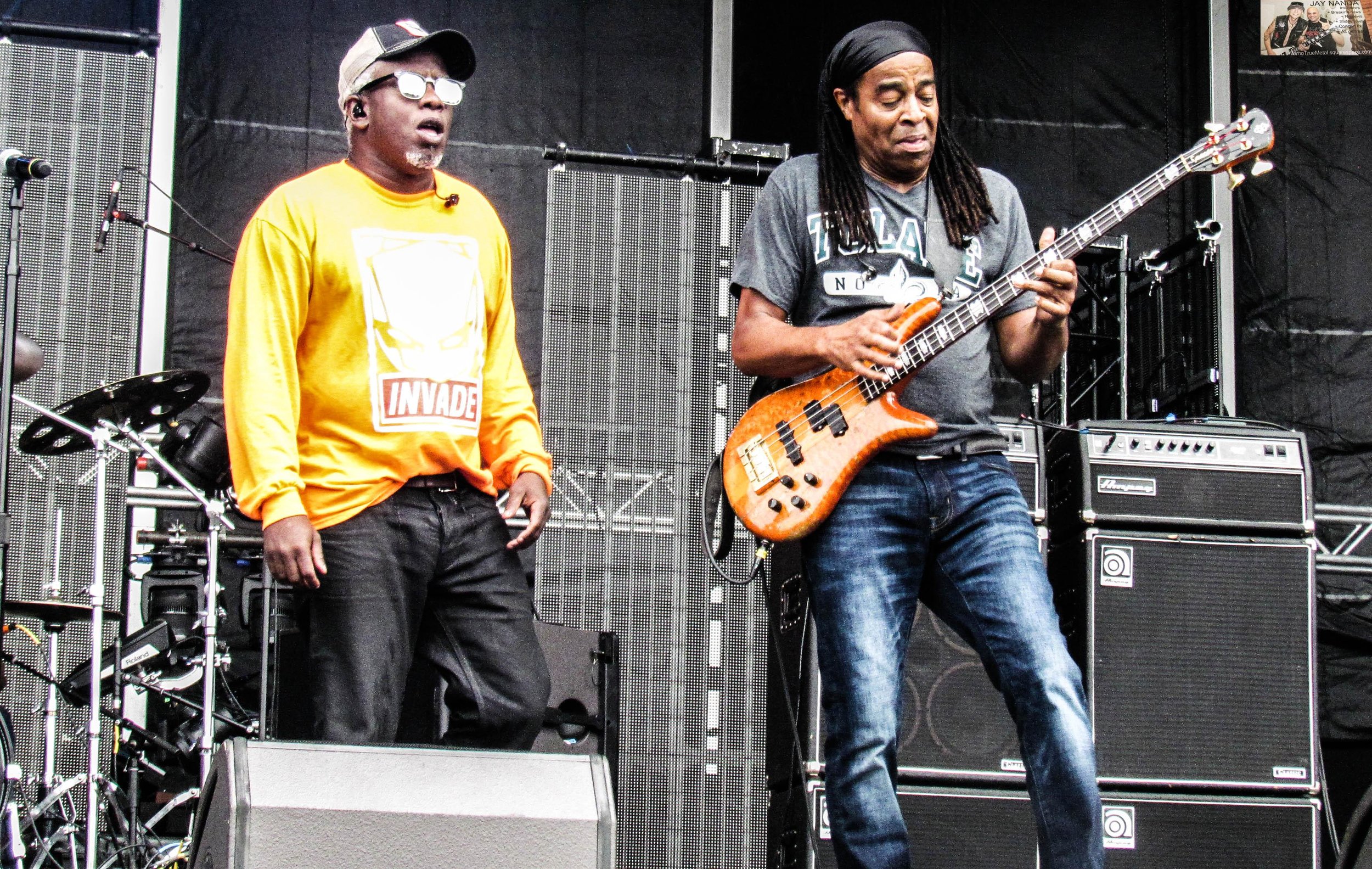 LIVING COLOUR