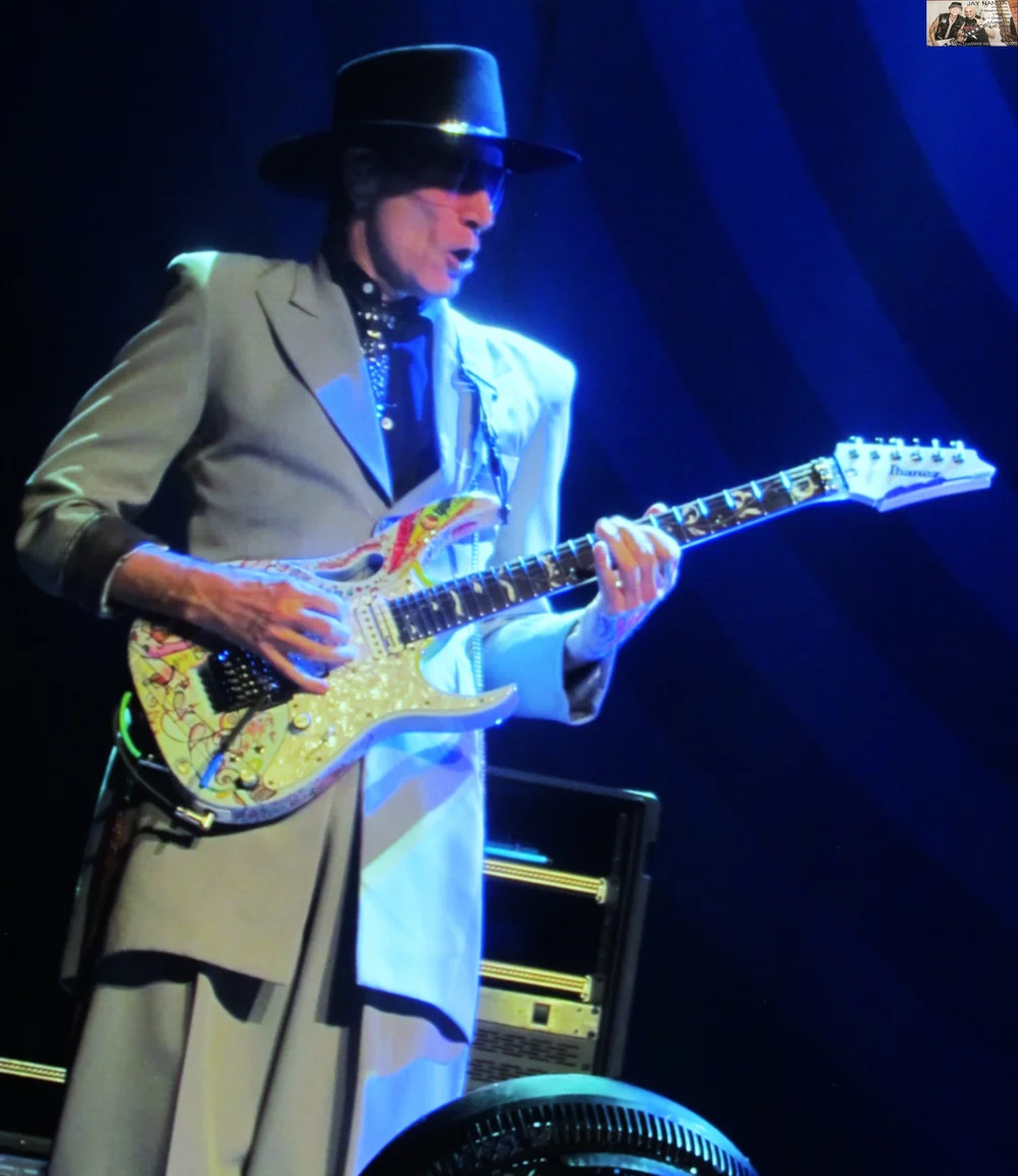  Vai interprets the King Crimson songs with his style while still keeping true to the original versions. 