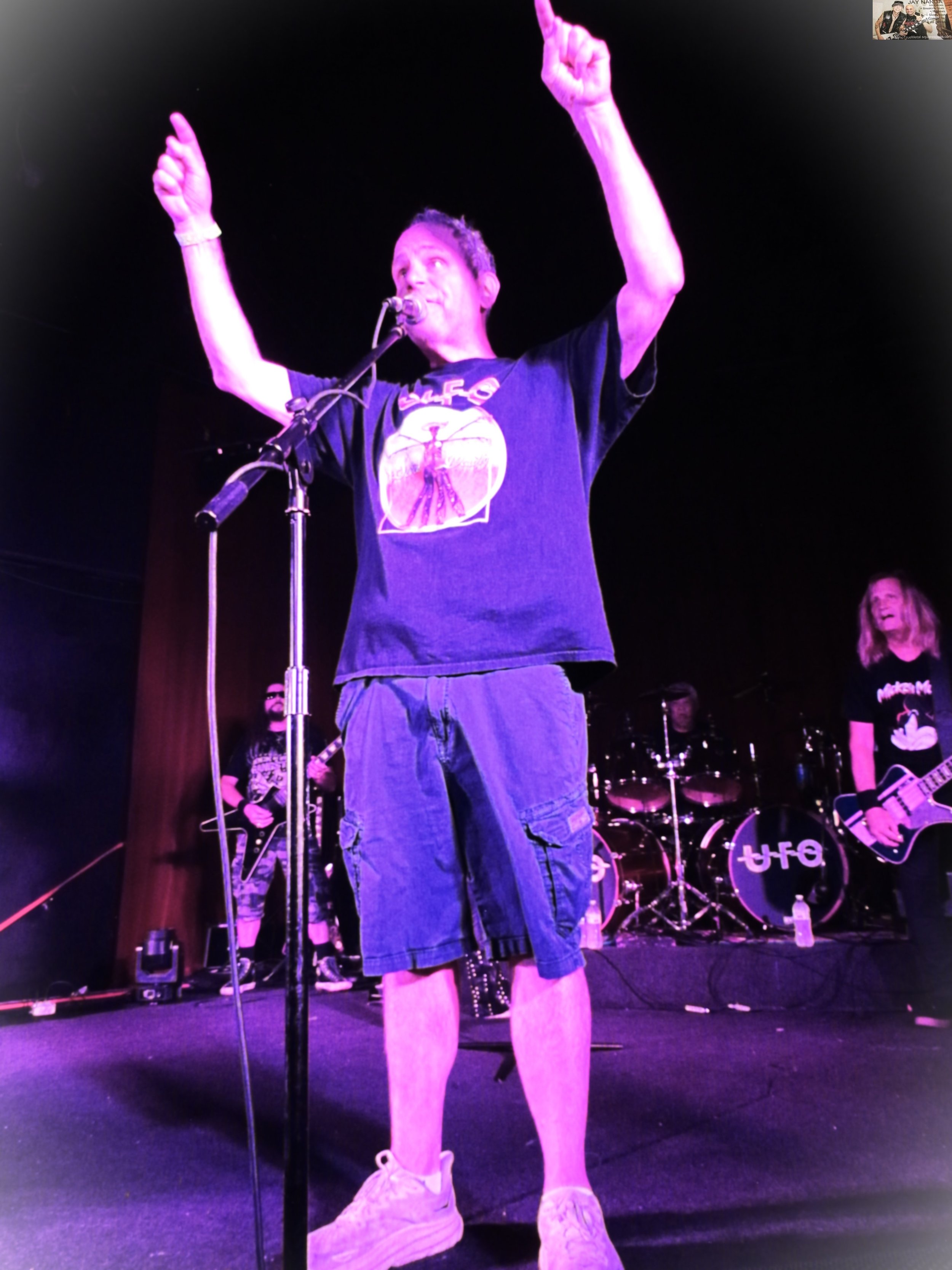  Media personality Eddie Trunk gets the sold-out crowd ready for the band to hit the stage.  