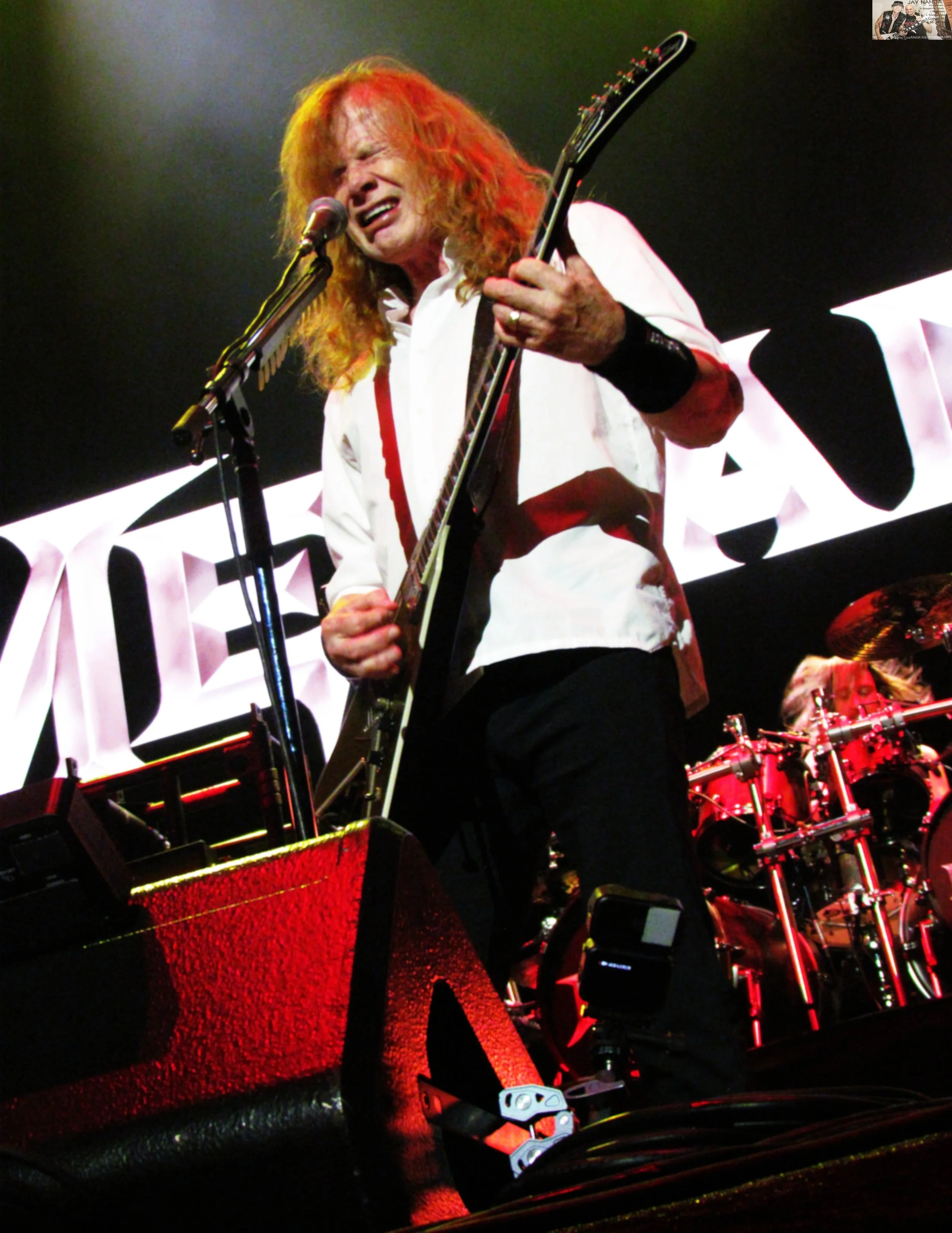  Mustaine struggled vocally at the start of the show, but his hand condition doesn’t seem to deter his frenetic guitar playing despite his fingers beginning to curl up.  