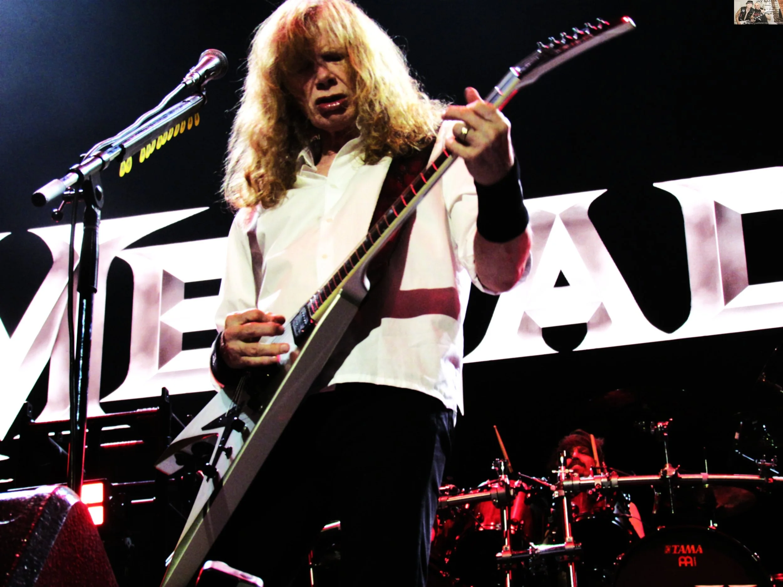  Mustaine actually broke out a regular, non-Flying V guitar halfway through the set.  